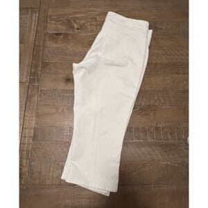 St John’s Bay Women's Mid Rise Capri Pants Small Stain On Front NWT 16W Spring